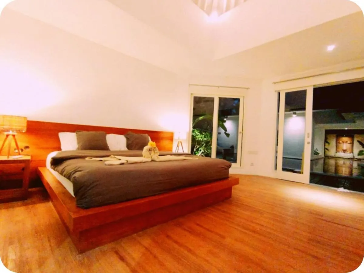 4 Bedroom Family Villa -Danumaya Villa Seminyak 0*, Seminyak (Bali)